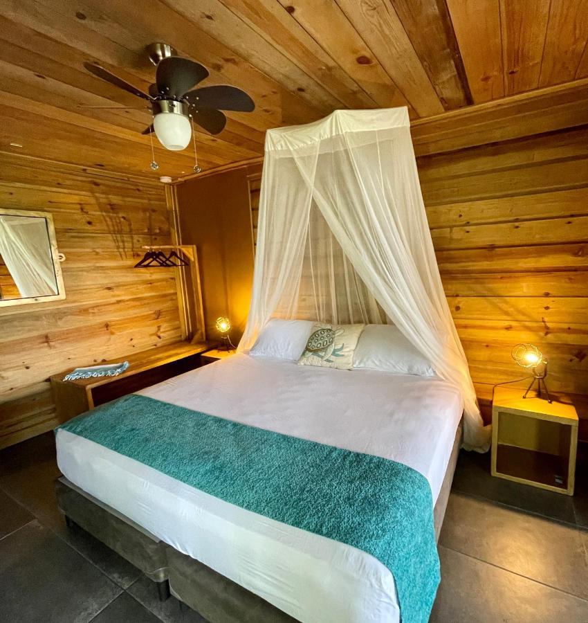 Eden Jungle Lodge Bocas del Toro Esterno foto